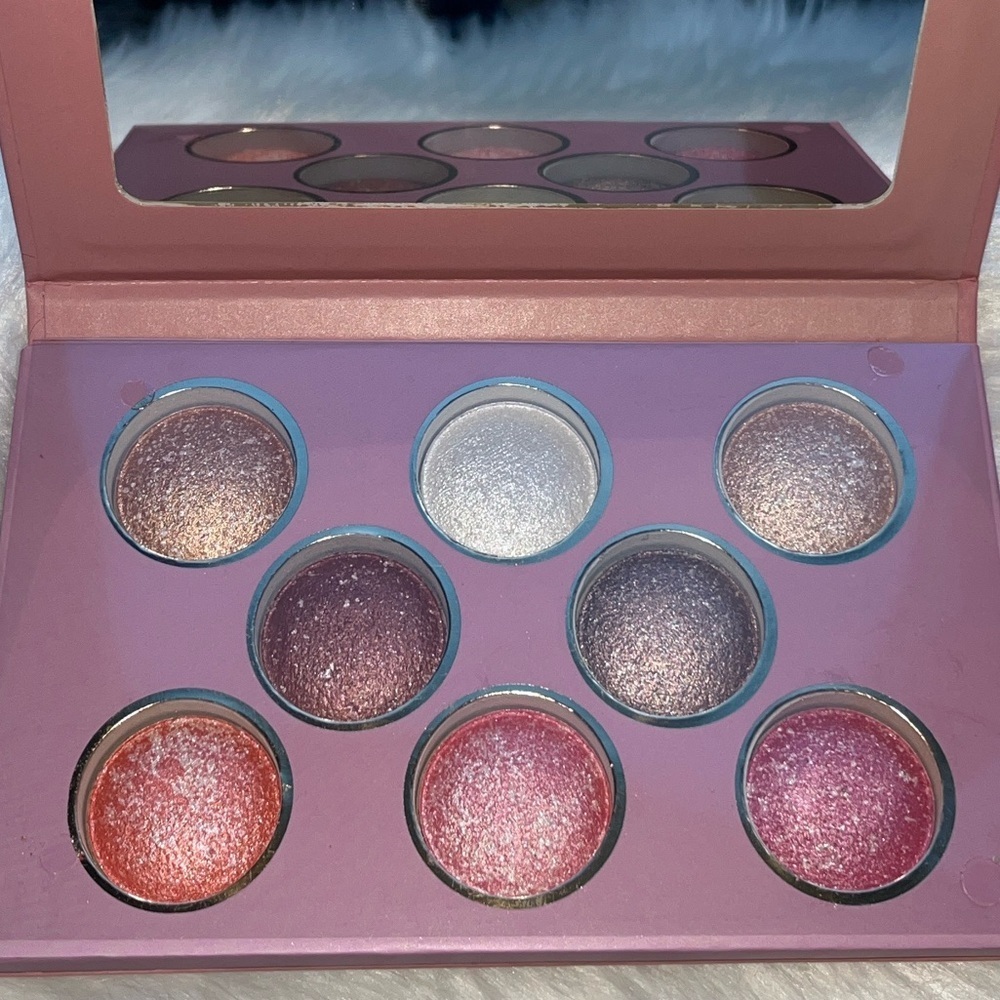 🆕 BFY Cosmetics - Baked
Terracotta Palette Highlighter Bronzer Blush Shimmer